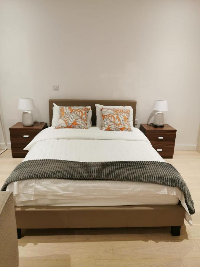 Apartmán Comfy 1 Bed Studio 1 Minute From Train Station Londýn Exteriér fotografie