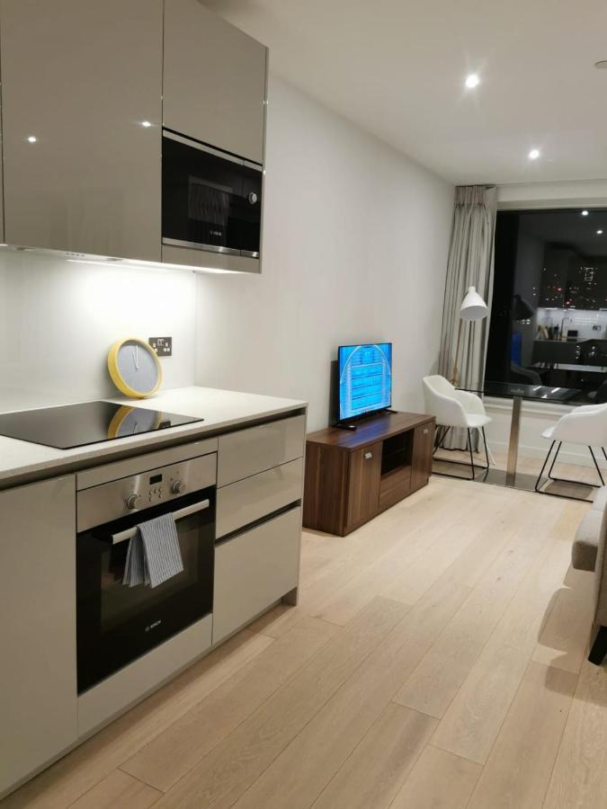 Apartmán Comfy 1 Bed Studio 1 Minute From Train Station Londýn Exteriér fotografie